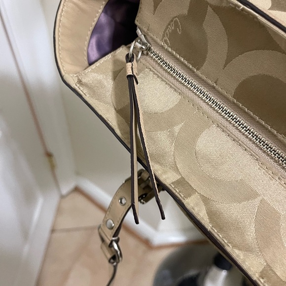 Coach beautiful tan and cream color bag with great conditions - Picture 11 of 16